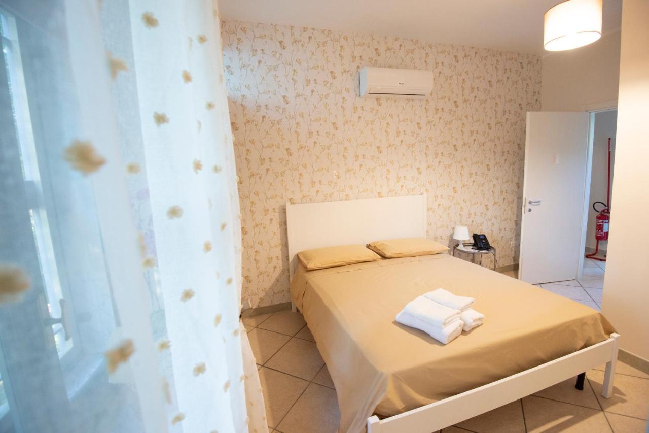 Donna Rosita Hotell San Felice a Cancello Exteriör bild